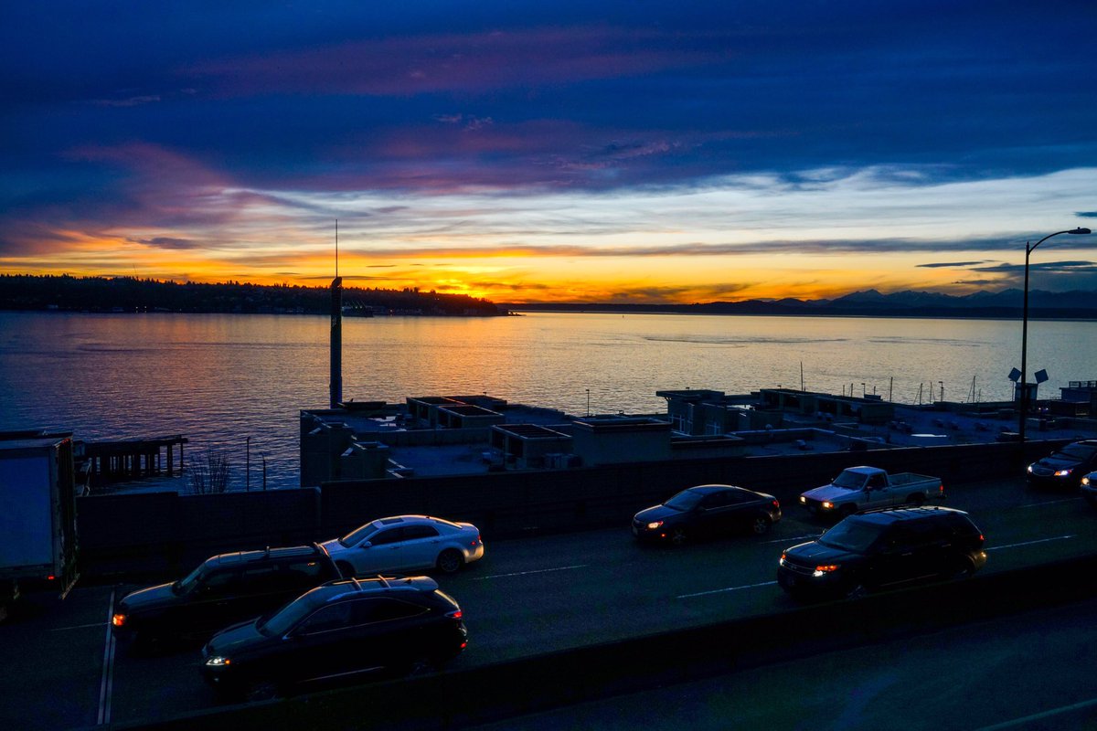 MichaelReports's tweet image. A few beauty shots from the last 24 hours of the (open) Alaskan Way viaduct. The final closure starts at 10 tonight! @KING5Seattle #SeattleSqueeze #ViaDoom
