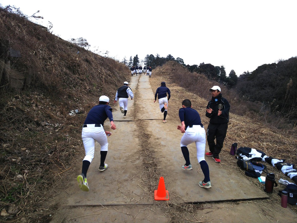 shiroichuo_boys's tweet photo. 【自分のために戦う】
先週からスタートした坂道ダッシュ50本
1時間30分かかった前回に対して今回の目標は1時間15分でクリアすることと、自分達だけで成し遂げること

手も抜かずやりきった。しかも1時間と短縮できた

さすが！👍️ https://t.co/DcHRMJ2FA7
