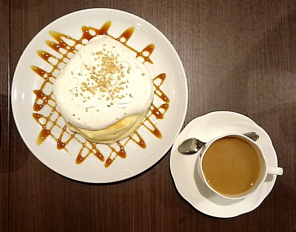 טוויטר むさ Musa בטוויטר 高倉町珈琲 なめらかクリームパンケーキ 1091円 税別 12 2 10 000食限定だそうですが新年明けでも大丈夫でした リコッタパンケーキのクリームをソフトにしただけと言えばそれまでですが 囲いを外す瞬間が動画映えするんでしょうね