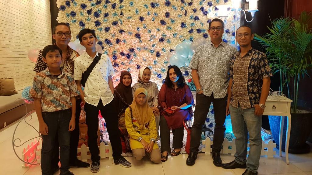 dhanymarlen's tweet photo. Syukuran Khitanan Panji. Selamat ya wing Dan dewi 🙏😀. @dedesoepriatna @OkaWijaya https://t.co/BaklVW9xhW