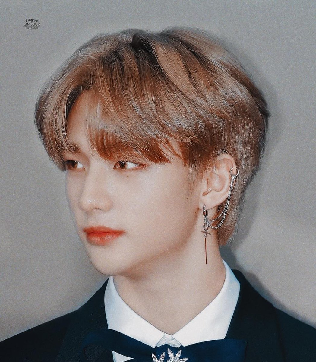 SoLove94's tweet photo. Caption this

#현진 #황현진 #hyunjin
#straykids #스트레이키즈 https://t.co/fp6qODgM3d
