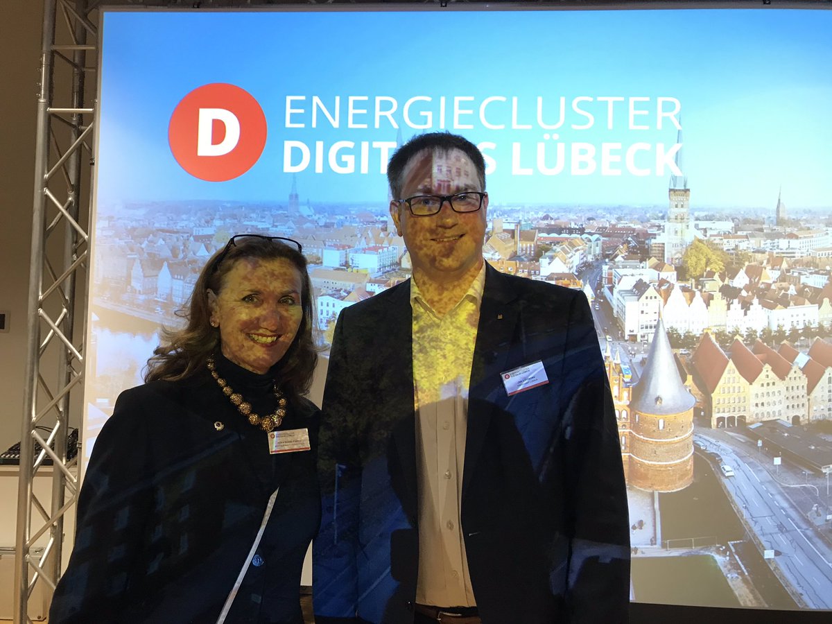 Das Team vom Klassik Altstadt Hotel in Lübeck gratuliert #lübeckdigital zur Gründung des #EnergieCluster Digitales Lübeck e.v.  unter Schirmherrschaft von Lübecks Bürgermeister Jan Lindenau 🍾