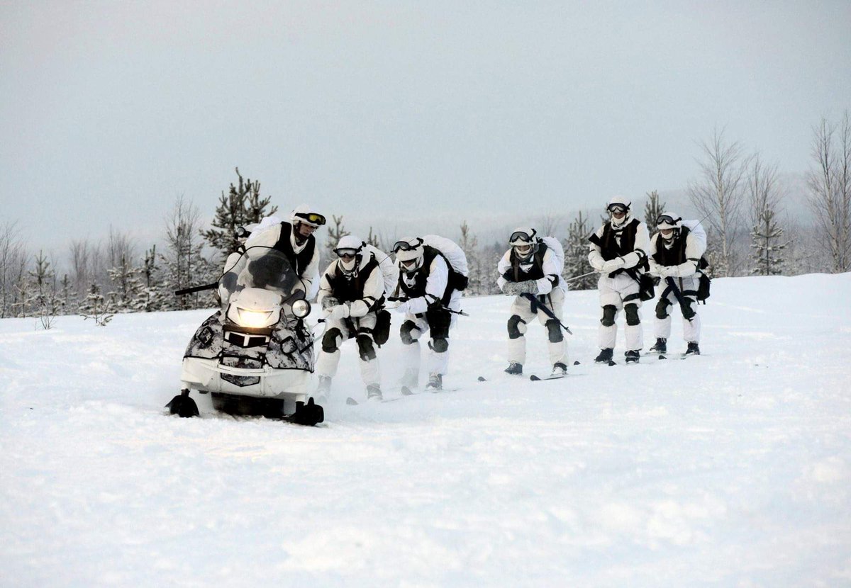 Paxeuropaea's tweet photo. New raid mission training set up near Alakurtti for independent motor rifle brigade recon units. The snowmobile is the Snegokhod A1. #turpo #säkpol #baltsec #arctic https://t.co/ZkWEjA9yBM