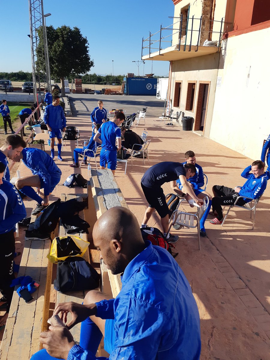 vvsliedrecht1's tweet photo. Dag 2 van het trainingskamp in Valencia. Pittige trainen vanmorgen op het veld net buiten de stad, sportcomplex Masia La Grava..🇪🇸🌞
Vanmiddag naar Valencia - Valladolid..⚽️
#masialagrava #trainingskampen #thewall #1team1doel https://t.co/gvZAdTgJP0