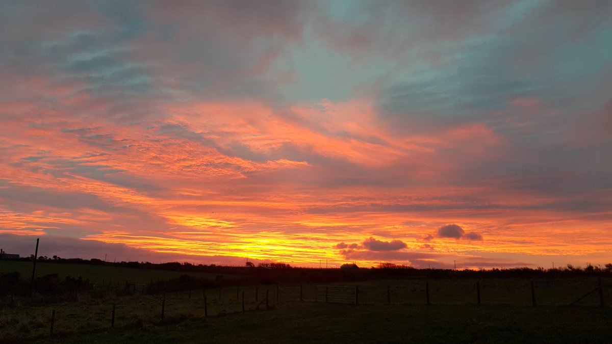 Superb sunrise this morning! #abersoch #skyonfire #sunrise