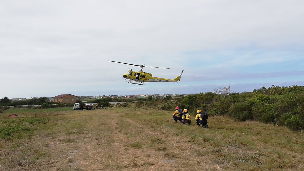 wo_fire's tweet photo. 3. #KarwyderskraalFire - Day 2
WOF firefighters = 40
4. #HermanusFires
WOF spotter plane, chopper and a fixed wing air tractor bomber has been dispatched to douse the flames.

@environmentza
#SavingLives #ProtectingTheEnvironment #RestoringDignity #WOF_WC #Fire #Wildfire https://t.co/bAhcfi7J2D