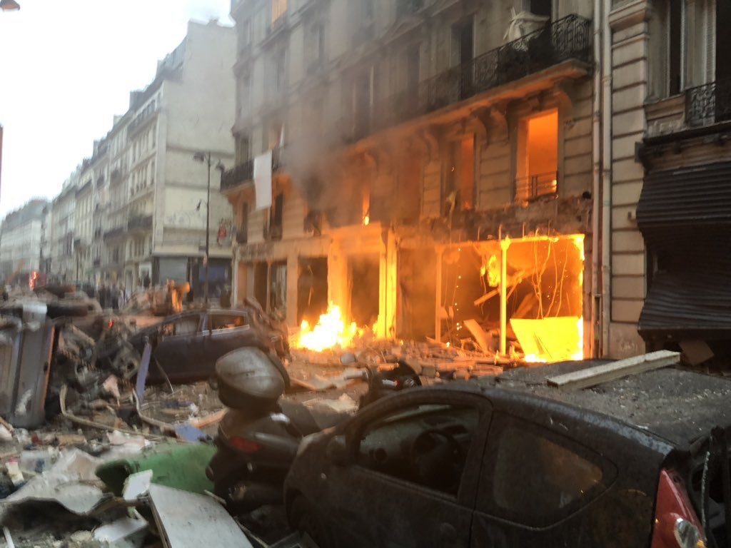 RaveenOjmaya's tweet photo. A large explosion due to a gas leak badly damages a bakery in central #Paris, injuring several people and smashing windows in surrounding buildings. #France https://t.co/TpEkUgiM4F