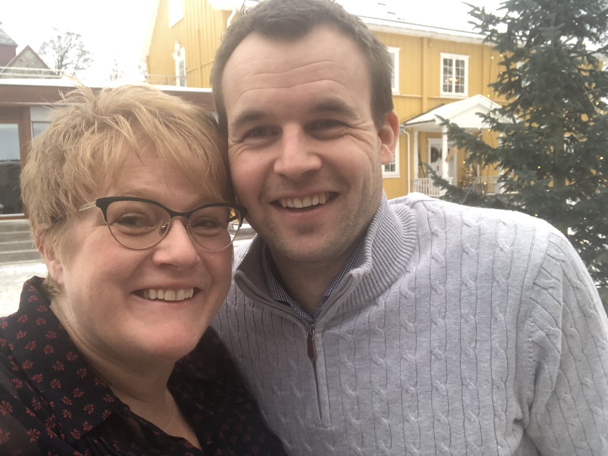 Trine Skei Grande (@trinesg) on Twitter photo <a href="/Venstre/">Venstre</a> og <a href="/KrFNorge/">Kristelig Folkeparti</a> står sammen i klimapolitikken.
Det har vi gjort mange år og mange store og viktige saker. Vi har støtta i hverandre i forhandlingsrommet i dag. Jeg kjenner meg ikke igjen i <a href="/Aftenposten/">Aftenposten</a> beskrivelsen
<a href="/kjellingolf/">Kjell Ingolf Ropstad</a> <a href="/Venstre/">Venstre</a> og <a href="/KrFNorge/">Kristelig Folkeparti</a> står sammen i klimapolitikken.
Det har vi gjort mange år og mange store og viktige saker. Vi har støtta i hverandre i forhandlingsrommet i dag. Jeg kjenner meg ikke igjen i <a href="/Aftenposten/">Aftenposten</a> beskrivelsen
<a href="/kjellingolf/">Kjell Ingolf Ropstad</a>