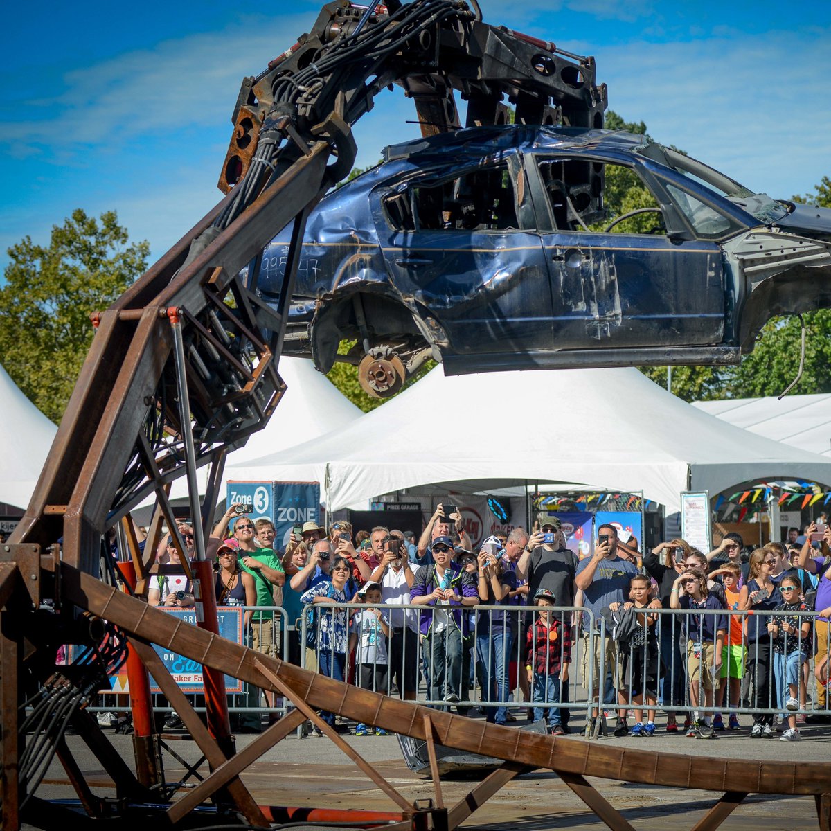 RafaSan17745566's tweet image. World #MakerFaireNewYork 2018 highlights. Visit this page:  makerfaire.com/new-york/ 
The pasion of create things
#RECOM_UOC_IB  #VirtualMakers @JoveUoc @yolandavigar prezi.com/view/C5PaAQqIE… …