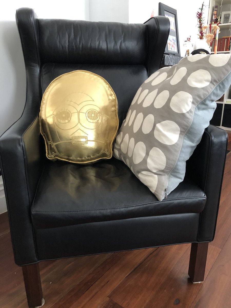 GlennGee's tweet image. My lovely wife has bought 478+ throw pillows or pillow covers in the time I have known her, all without consulting me, which is fine, &amp;amp; almost all look bloody bewdiful darl...I buy ONE, nek minute I’m served with divorce papers... #forceisstrongwiththisone #ohreallyR2 #only5bucks