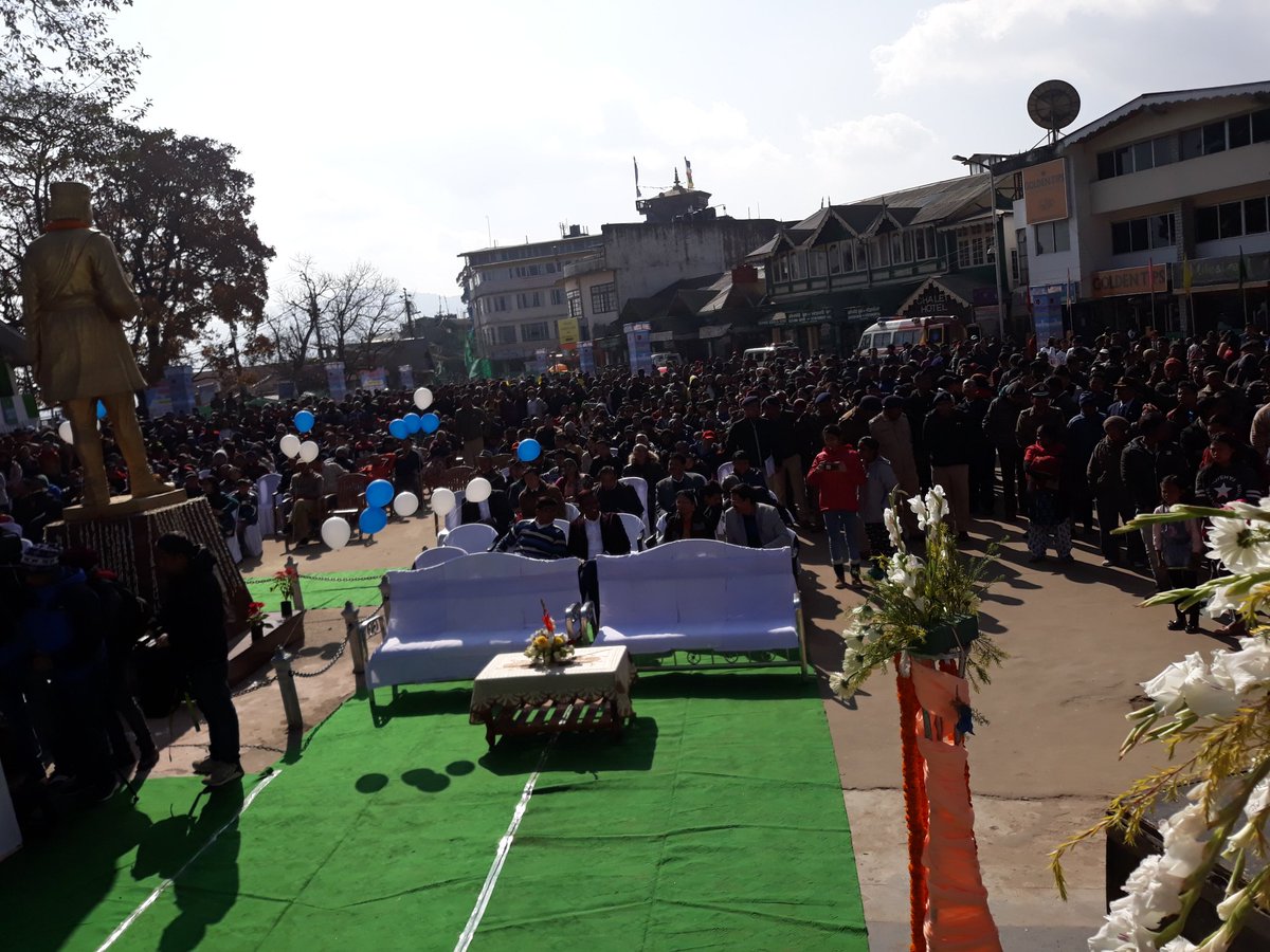 darjilingpolice's tweet photo. Closing Ceremony of Amway  #Darjeeling Police Marathon at Chowrasta #Darjeeling. Congratulations to all the winners and participants. Thank you #Darjeeling for making the marathon a huge success @WBPolice https://t.co/9jzsmoBuhY