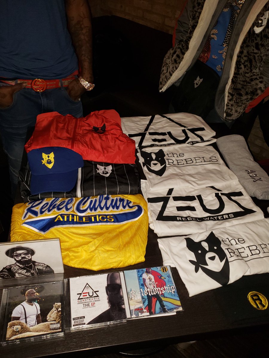WHADAMMEVENTS's tweet photo. @Inta_Tain that #BLONDESHEEPTOUR was on another Level last night real spit. @PSYCODRAMAPSYDE @zeusrebelwaters GOOD ISH. #Chicago #TeamEnt #NEWMUSIC #WhadammThursday #MicandaMeal #CHICAGOCHICKENANDWAFFLES https://t.co/dej7rViOAQ