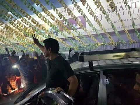 David_AdamCVF's tweet image. #ChiyaanVikram at #VettriTheatres for #SketchFDFS ❤
#ChiyaanVikram #Sketch @vijayfilmaker
#1YearOfSuperHitSKETCH  🙏❤