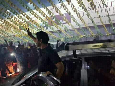 David_AdamCVF's tweet image. #ChiyaanVikram at #VettriTheatres for #SketchFDFS ❤
#ChiyaanVikram #Sketch @vijayfilmaker
#1YearOfSuperHitSKETCH  🙏❤