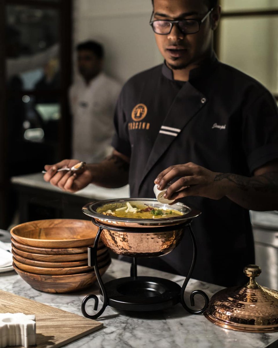tresindstudio's tweet photo. A passionate dining experience at Trèsind Studio.

Picture Credits: @bringthefoodout 

#TresindStudio #WorldsSmallestMostExclusive #ModernIndianRestaurant #Dubai #FineDining #EvolutionOfTresind #Chapter1 #TheJourney #16course #NassimaRoyalHotel https://t.co/D14yZSwcHp