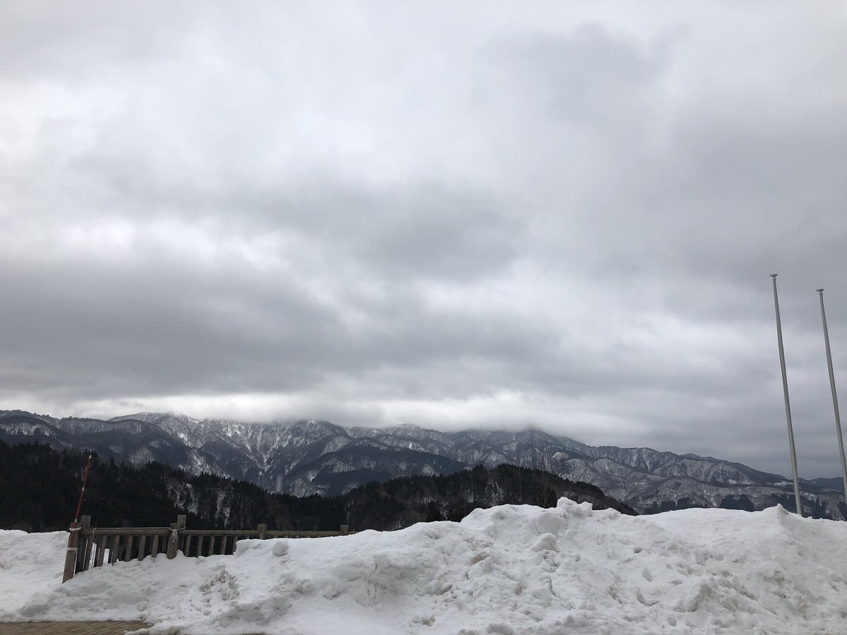 Jof ジャパンアウトドアファクトリー 雪遊びかまくらキャンプ2ab 大阪 三宮 岡山集合 とちのき村に到着 雪がいっぱい