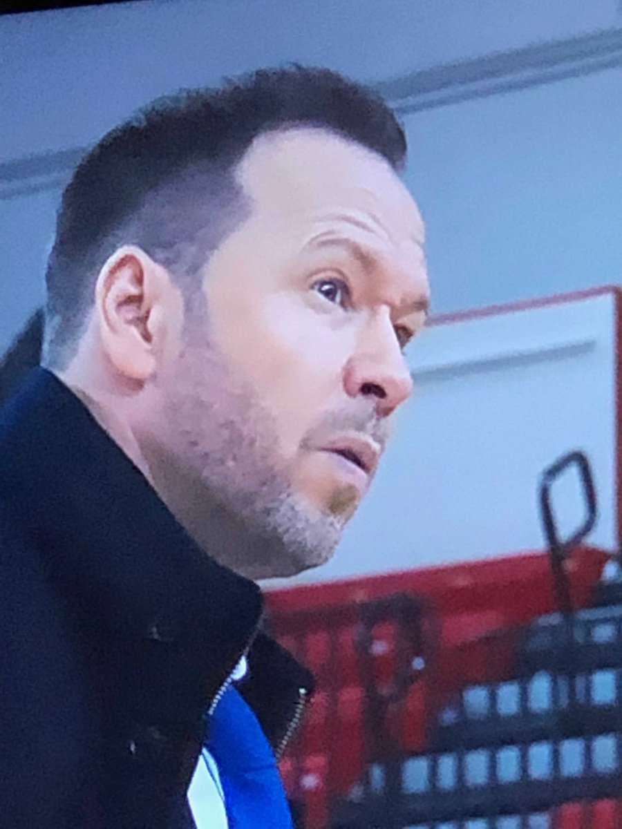 brandi_m74's tweet photo. @DonnieWahlberg #FINALLYTIME #WCBlueBloods #Hottestmaninblue https://t.co/YJUqmhR3ei
