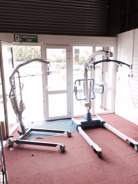 Mortuarysupply's tweet photo. 🌹Rose house #funeralsupplies
☎️01283 819922

1. All terrain stainless steel variable height #coffintrolley 
2. Know your weights...#Weighscale platform 
3. Fibreglass #removalshell for #coroners removals
4. Keep your staff safe - portable #Bodyhoists

https://t.co/QV13uPbFQq https://t.co/PWhG5XDcuL