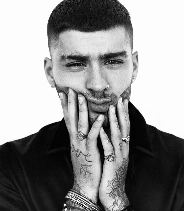 iMusicAlerts's tweet photo. Happy Birthday to the very handsome and talented @zaynmalik!

The singer turns 26 today. 🎉  #HappyBirthdayZayn https://t.co/ODfklyvSdj