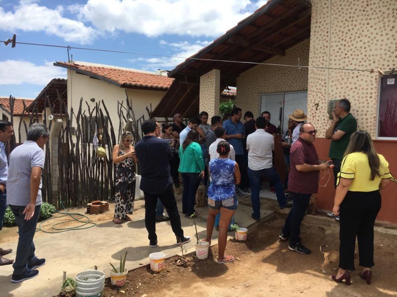 opovo's tweet photo. Eduardo Girão leva assessores e Magno Malta para "conhecer realidades" do Sertão do Ceará. https://t.co/XcFhjI4Ii5 https://t.co/XQBSZgwEwp