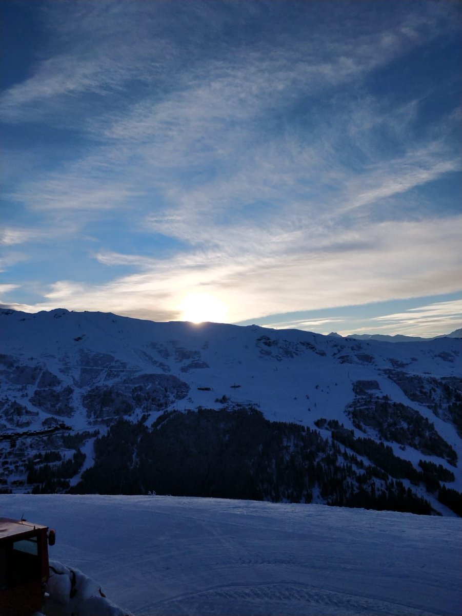 judycogan's tweet photo. The perfect ski day from start to finish in Meribel with @consensioluxury #skiing #minus15 #meribel #bluebirdday #sunrise #sunset https://t.co/CZTIKEmxCL