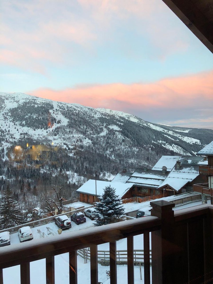 judycogan's tweet photo. The perfect ski day from start to finish in Meribel with @consensioluxury #skiing #minus15 #meribel #bluebirdday #sunrise #sunset https://t.co/CZTIKEmxCL