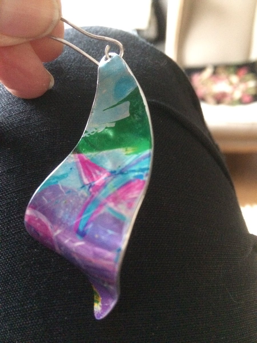 I’ve lost an earring like this in Warwick/Leamington Spa area, it’s handmade and one of my favourites ...please help me find it.. please retweet! Thank You