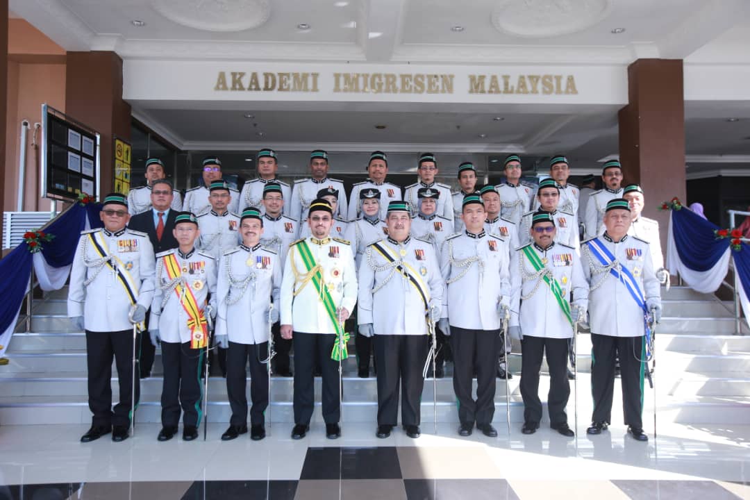KPISM's tweet photo. DS Mustafar Ali yg hadir di Majlis Perbarisan Tamat Latihan Penolong Penguasa Imigresen sebentar tadi di Akademi Imigresen Malaysia, Port Dickson N9. The best DG JIM ever..👨🏻‍✈️👩🏻‍✈️🇲🇾 https://t.co/E6NZOHzsJk