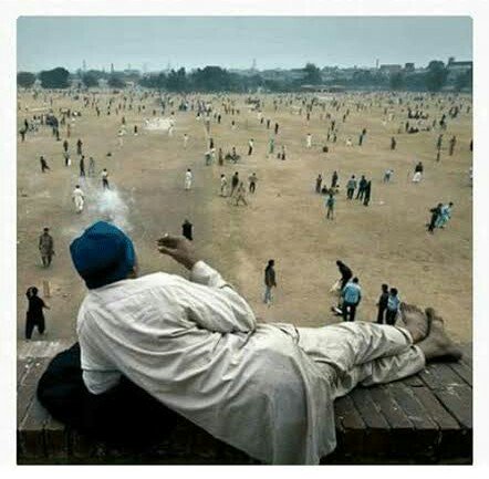 Biswajitzx's tweet photo. *Hardik pandya and KL Rahul watching #INDvsAUS  match be like ~ https://t.co/qI0CHTzBNZ
