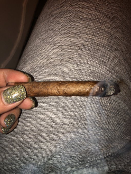Smoking big sticks at 11:04 https://t.co/pbJR5D18aq<a href="/tag/sitonbernieface"class="tags"><span>#sitonbernieface</span></a><a href="/tag/sitwithbernie"class="tags"><span>#sitwithbernie</span></a>