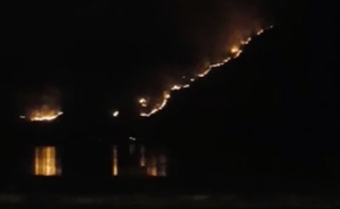 LuinoNotizie's tweet photo. +++ AGGIORNAMENTO +++
La #Valganna si risveglia ancora in fiamme, gravi danni sopra il lago di #Ghirla. Chiesto l'intervento di Canadair ed elicotteri https://t.co/rqa6eJGLWG https://t.co/QLWWY19WbR