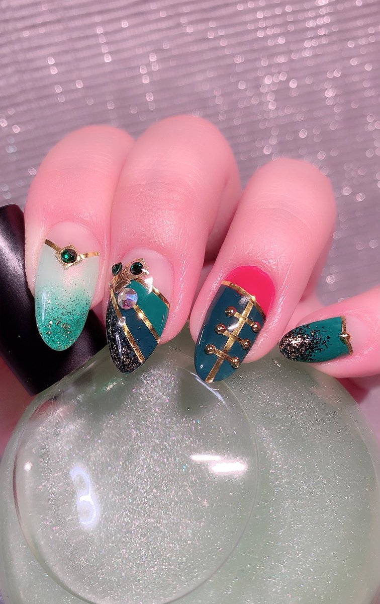 おみcafe Opキャラネイル王 痛ネイル One Piece ロロノア ゾロ ずっとやってみたかったゾロネイルに挑戦 曲線より直線を意識してデザインしてみました ゾロの緑色は繊細で絶妙なので まだまだ掘り下げていきたいモチーフです Onepiece ワンピース