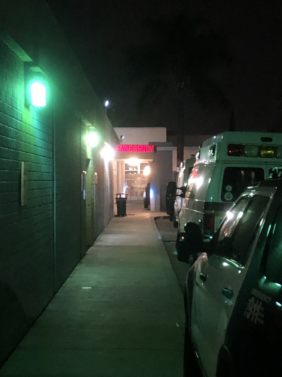 Jasonstilwell_'s tweet photo. Man with a knife threatening to kill himself at emergency room entrance. #missiondivision #roscoe #kester @LACoScan @ChaseAlert https://t.co/gT4fjVJjH6