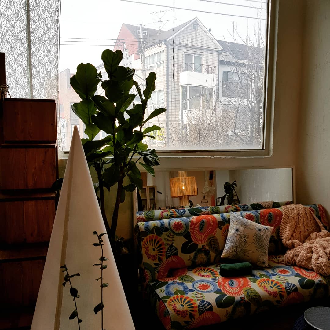 비공식살롱 오픈중. 2~7시. 당분간 토요일 하루만 엽니다.