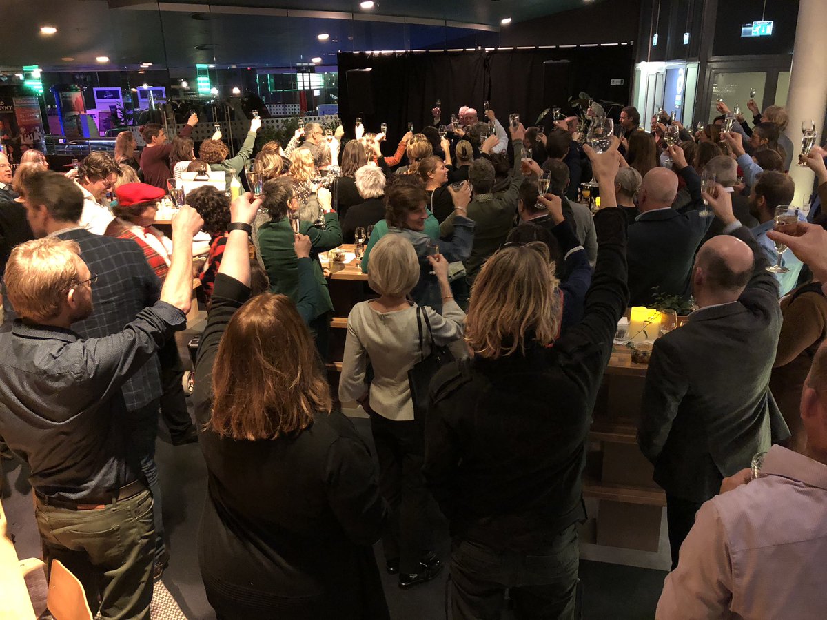 monikaknott's tweet photo. Ik verheug me op het nieuwe jaar met #KringUCK: inspiratie, ontmoetingen en plezier met #communicatie professionals #Utrecht. Bruisende start @ Nieuwjaarsborrel gisteren bij @TiVre_Utrecht. https://t.co/c549AqGy2G
