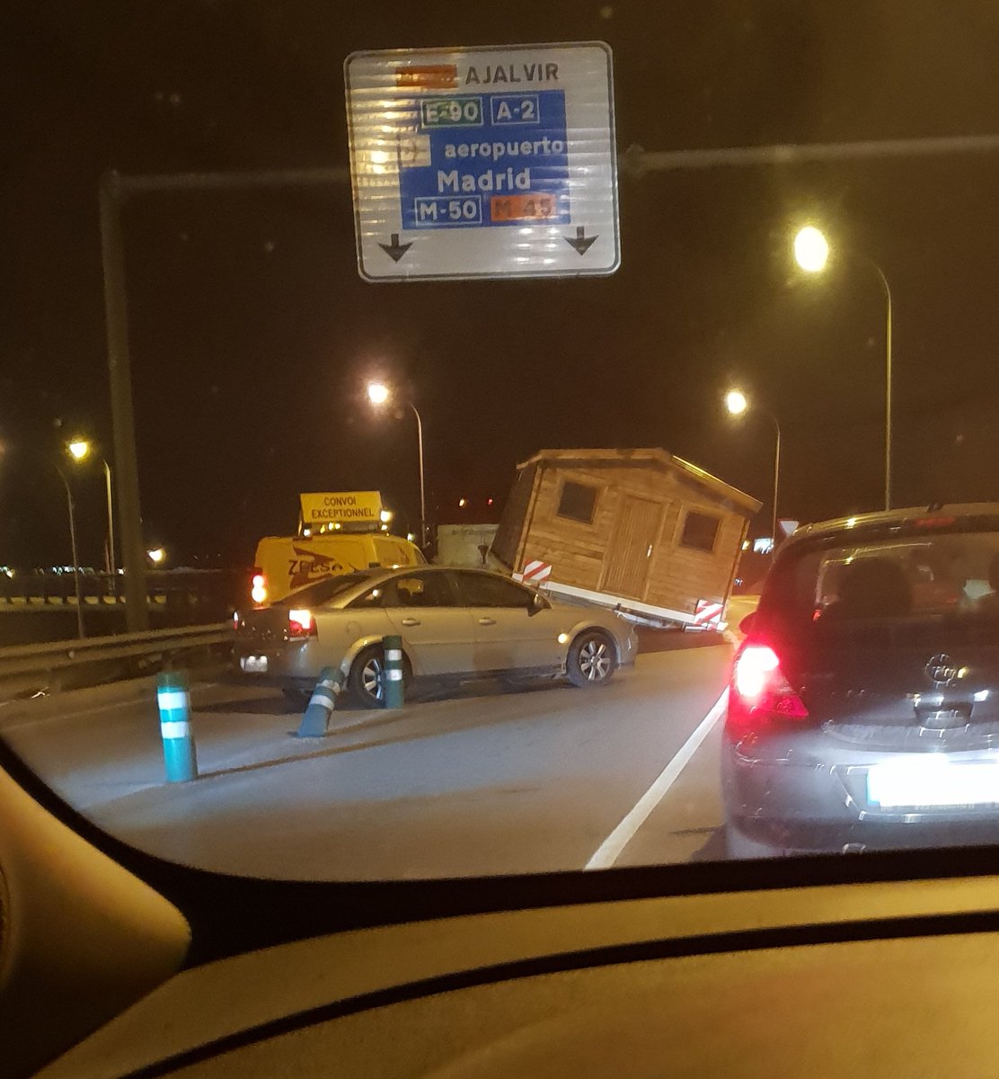 FelipeFriasM's tweet photo. #Madrid #accidente #TorrejonDeArdoz #A2 https://t.co/n7D7RTnAM1