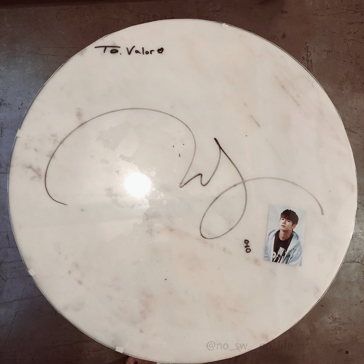 no_sw__no_life's tweet photo. 남아 있던 트레카랑 컵홀더 탈탈 털어서 가져다 두면서 사장님의 허락을 받아 사진들도 좀 붙여 놓았어요😊💕 완깐 옹자까지!
여기 분위기 너무 좋아 ㅠㅠ 집에 가기 싫어ㅠㅠ사진 속 장소는 카페발로 1호점입니다!
#카페발로 #옹성우 @to_osw @valorsg https://t.co/qKxAW5eooL