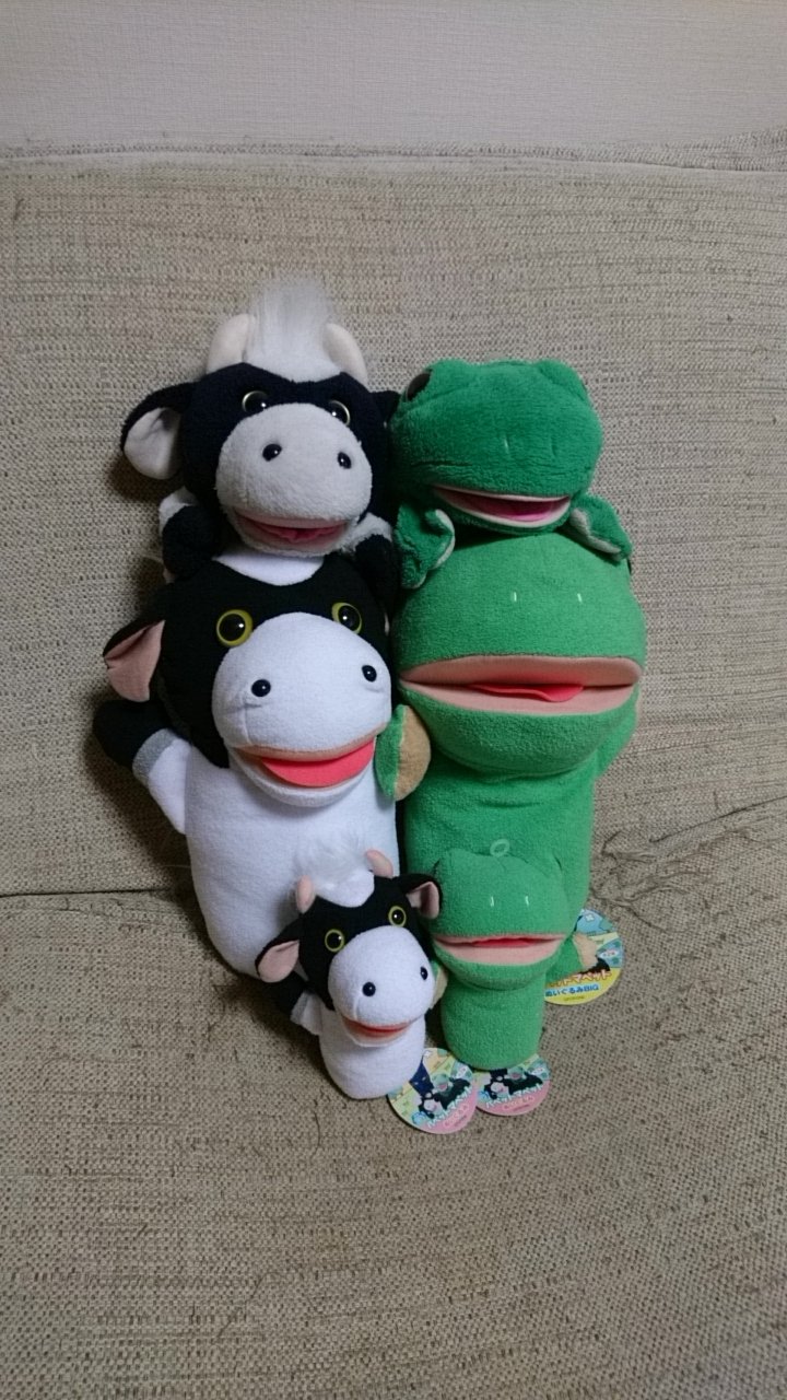 パペットマペット サイズの違いはこんな感じです 真っ白い子と並ぶと うし 本物 がだいぶくすんでいるのがバレるとかはきっと気のせい うしです トレバ パペットマペット サイズの違いはこんな感じです 真っ白い子と並ぶと うし 本物 がだいぶくすんでいるのがバレるとかはきっと気のせい うしです トレバ