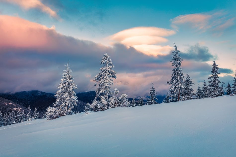 andrewmayovskyy's tweet photo. Frosty #winter #sunset in #Carpathian mountains, #Ukraine, Europe.
More of my photos https://t.co/grXgnUyyRH
#shutterstock #snow #Christmas #frost #cold https://t.co/G3dmAkvHeB