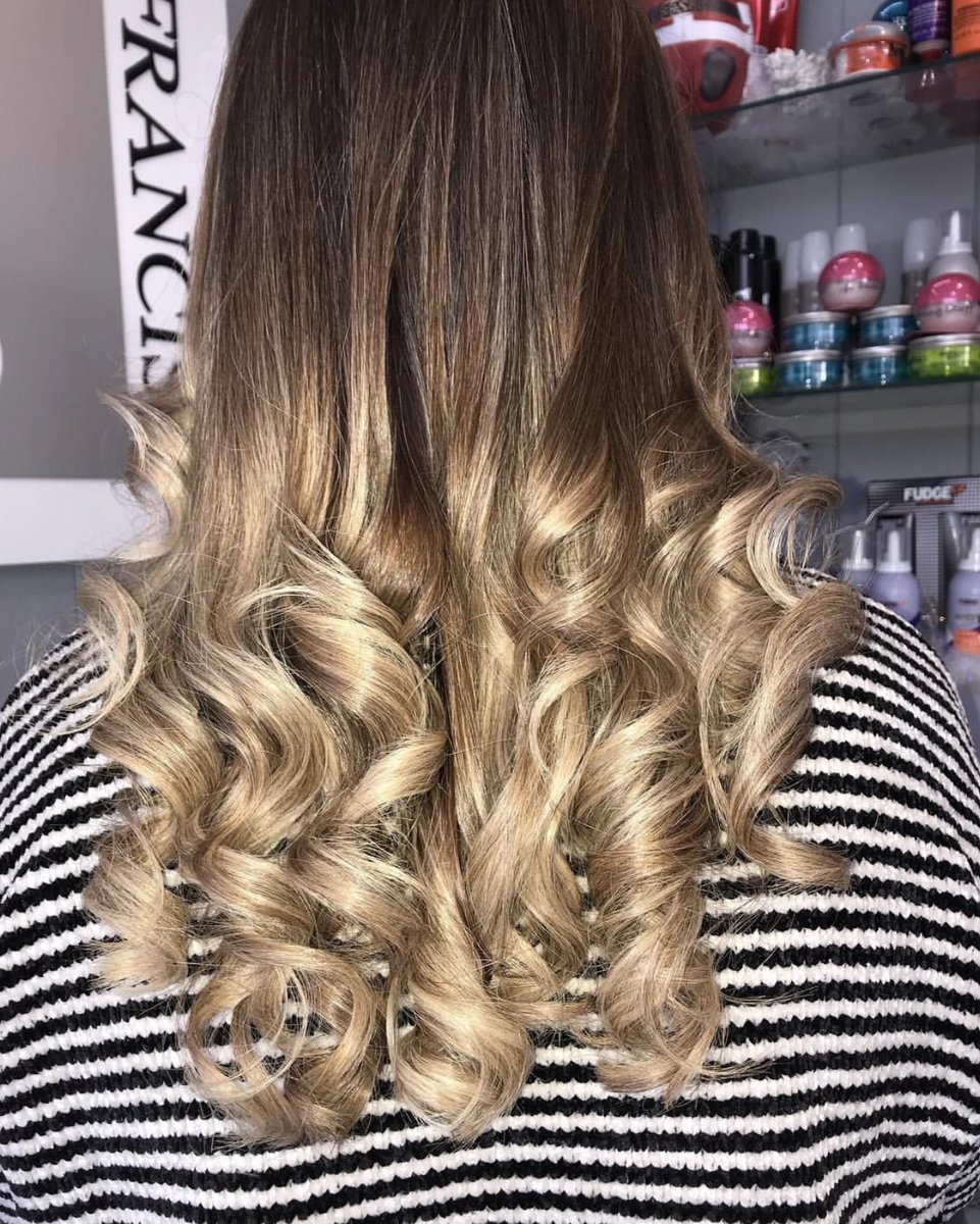 Hair_by_RF's tweet photo. Blowing our January blues away 👋

#blowdry #january https://t.co/MMjDy6tweA