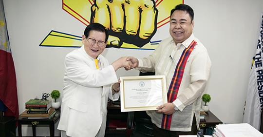 “We should think of how we can achieve peace. It should start by teaching peace to the youths.” #ChairmanLee #ManHeeLee of #HWPL
#CHED and #HWPL promote spreading a culture of peace in #Philippines &amp; the world✌️
👉reurl.kr/6F1C4F2XZ 
#Culture_of_Peace