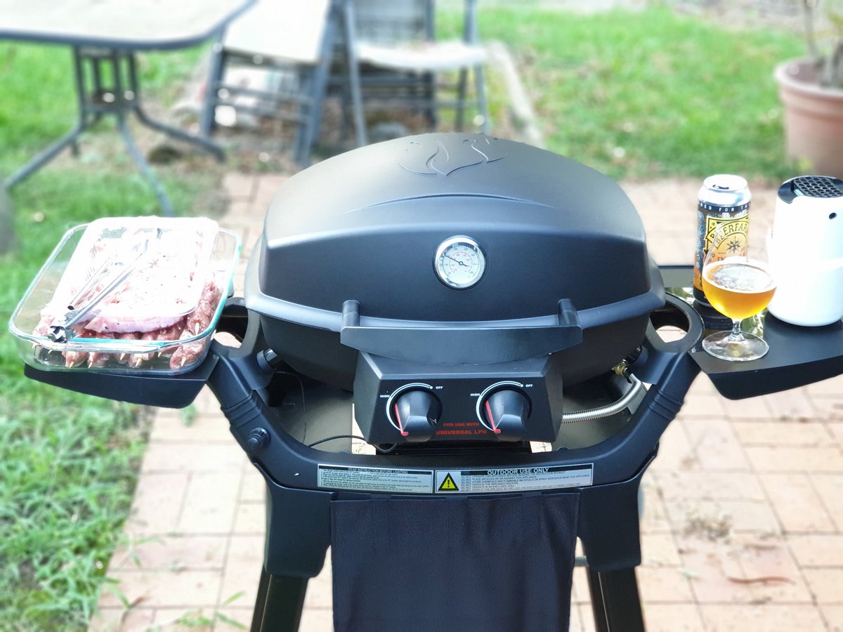 Upgraded my faithful 20 yo BBQ to a new, modern, sleeker model. The essentials are ready, let's see how this goes