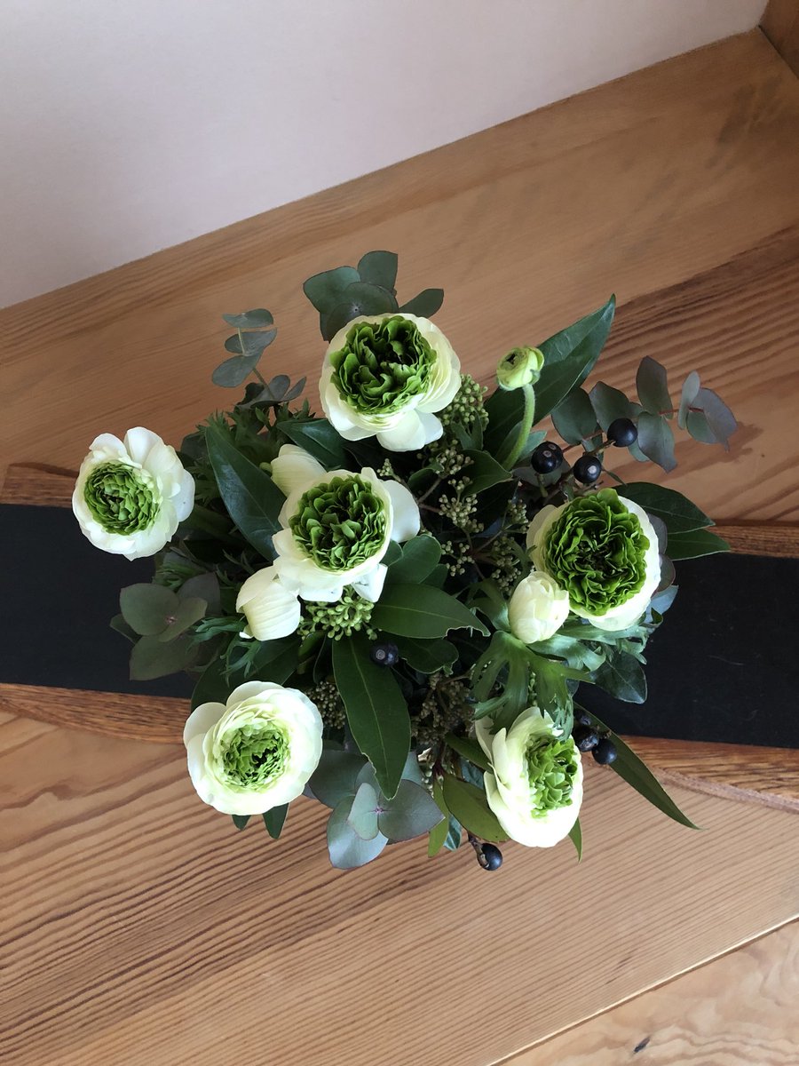 じゅりあ Sur Twitter 清楚で綺麗ですね 白と緑の花 ラナンキュラスであってますよ ラナンキュラス ビアンコフェスティバルという品種です 花郁先生のファンタジーが好きでした シリアスなお話は繊細で耽美なので そのお花がとても良く似合う気がします 名香先生 じゅりあ Sur Twitter 清楚で綺麗ですね 白と緑の花 ラナンキュラスであってますよ ラナンキュラス ビアンコフェスティバルという品種です 花郁先生のファンタジーが好きでした シリアスなお話は繊細で耽美なので そのお花がとても良く似合う気がします 名香先生