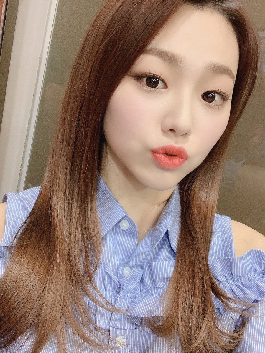 gu9udan's tweet photo. [PHOTO]
20190112 MBC
<쇼! 음악중심📺>
ᆞ
귀염뽀짝 사랑둥이 뀰MC🍊
오늘도 이렇게 이쁘미나❤
다음주에도 이쁘미나랑 만나요❣
ᆞ
#구구단 #gugudan
#미나 #MINA #강미나
#쇼음악중심 #뀰MC⛤ https://t.co/gHj9xqo6bd