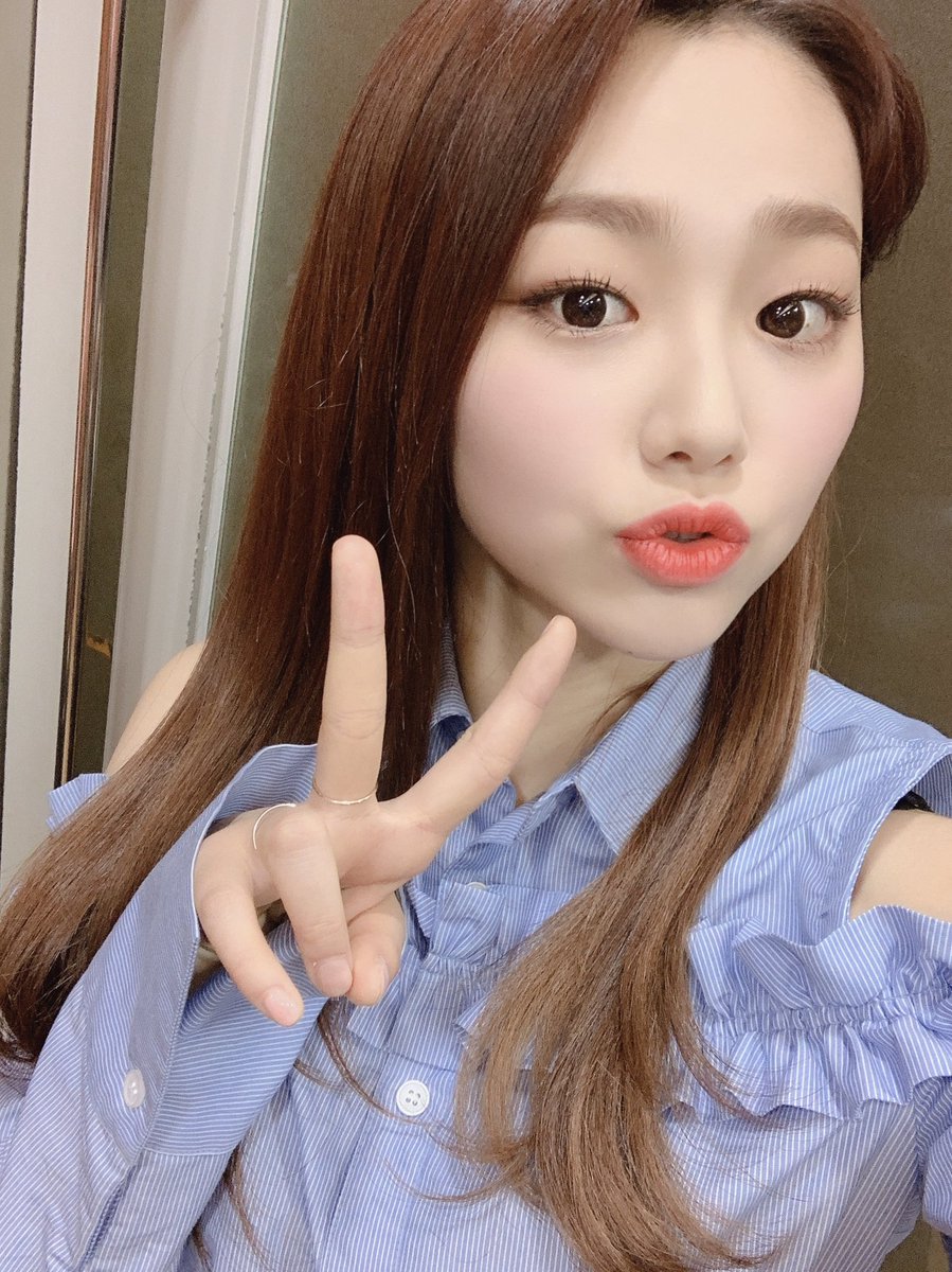 gu9udan's tweet photo. [PHOTO]
20190112 MBC
<쇼! 음악중심📺>
ᆞ
귀염뽀짝 사랑둥이 뀰MC🍊
오늘도 이렇게 이쁘미나❤
다음주에도 이쁘미나랑 만나요❣
ᆞ
#구구단 #gugudan
#미나 #MINA #강미나
#쇼음악중심 #뀰MC⛤ https://t.co/gHj9xqo6bd
