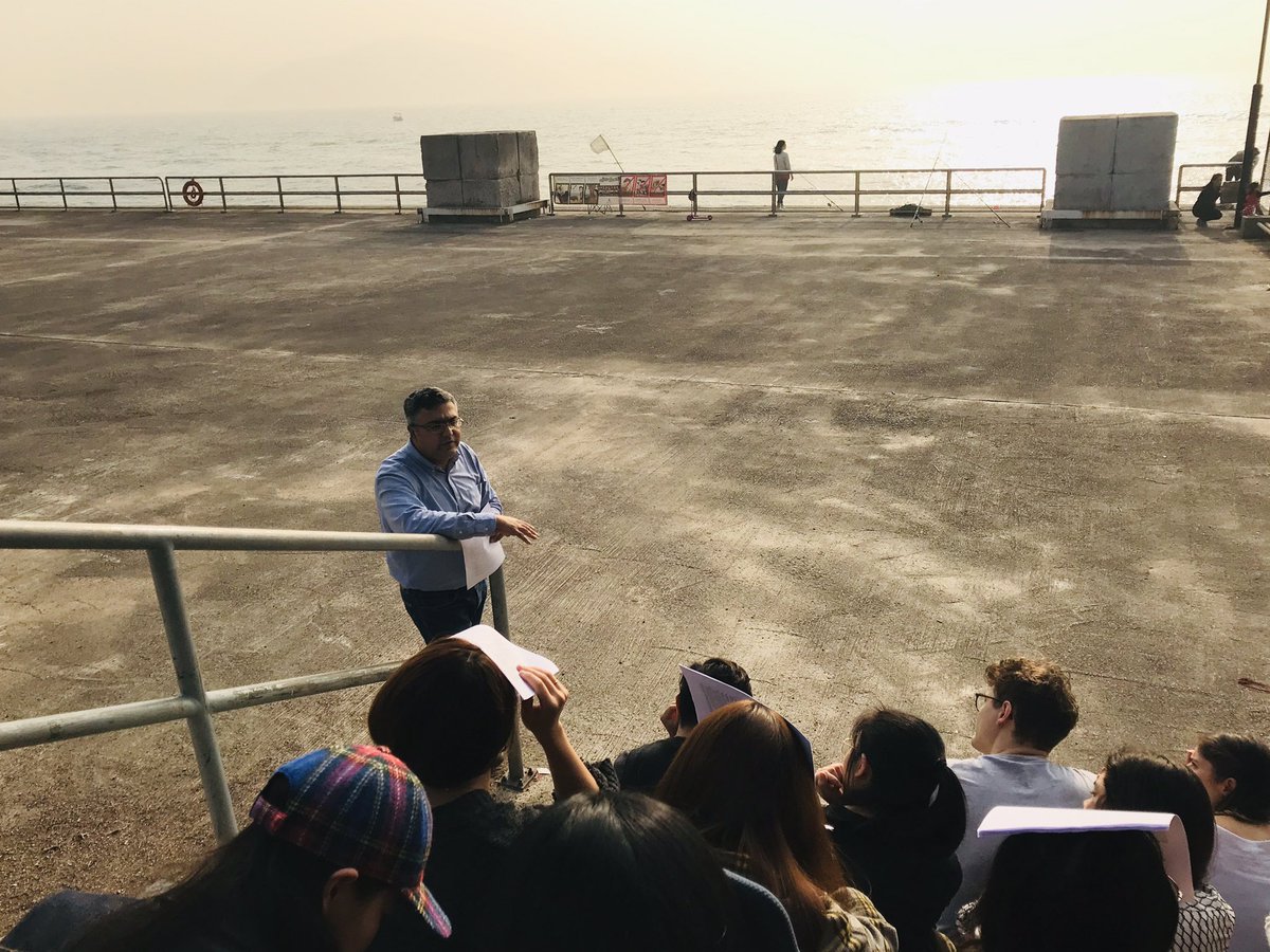 YiqunLi3's tweet photo. #hkumsba  a lecture at the seaside https://t.co/ONUNQnJhiM