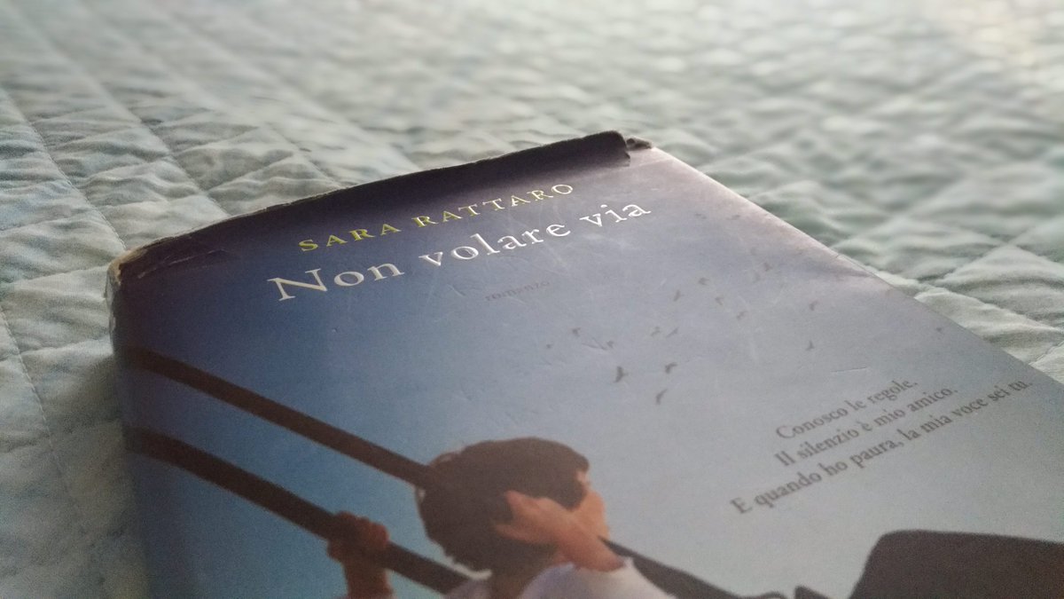 Eli1Ca's tweet photo. Prepararsi alla lettura del nuovo libro di @SaraRattaro #andiamoavedereilgiorno con #nonvolarevia @garzantilibri
“Qualunque scelta la vita ti chieda di fare, non prendere nessuna decisione senza aver prima fatto un po’ di ordine dentro e fuori di te" https://t.co/eTXncjFidY