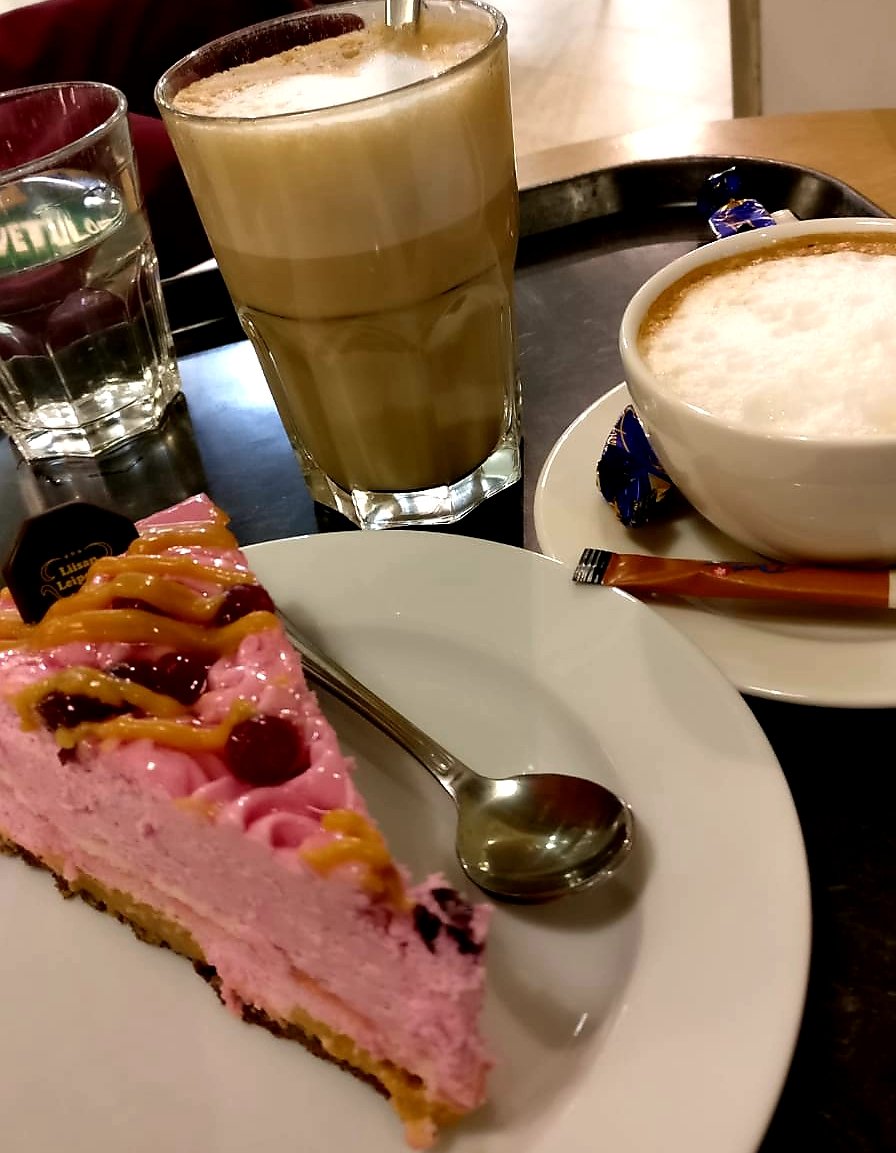 #happysaturday its #kccoffeebreak and its early ....lol yummmmmy 🤗👩‍🍳😎🇫🇮👏👏👏👏🛑🎸🔊🎶🎵🎼