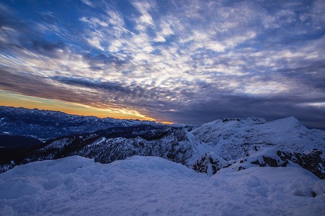 einfach__mal's tweet photo. Gipfel erklimmen... #wandern #trekking #Nature #unterwegs #entdecken #winter #snow #schnee #landschaft #berg #adventure #wanderlust #fernweh #abenteuer #Weltreise #vegan #beautiful #cold #Urlaub #ferien #freizeit #leben #doit #schweiz #gipfel #draußen #sonne #panorama #entsp… https://t.co/qKrgguyaee