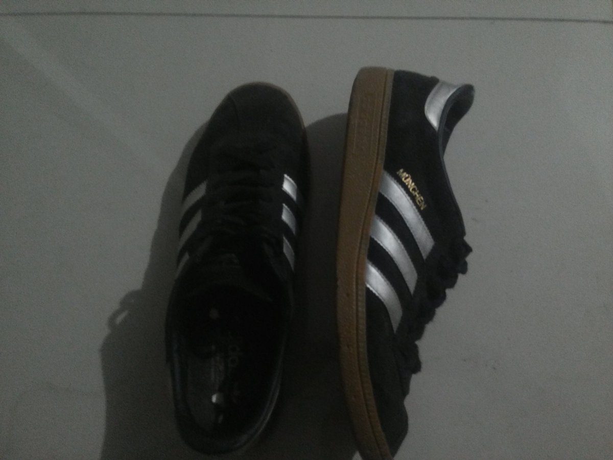 Sikendi1's tweet photo. Ndan bantu up di jual adidas munchen @AnakJakartaID @Bola_Jakarta @JKTCSL @JKTIFOSI @JKTN12 https://t.co/fWj9hdOVu3